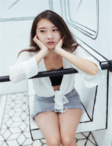 欧美大妈和小鲜肉